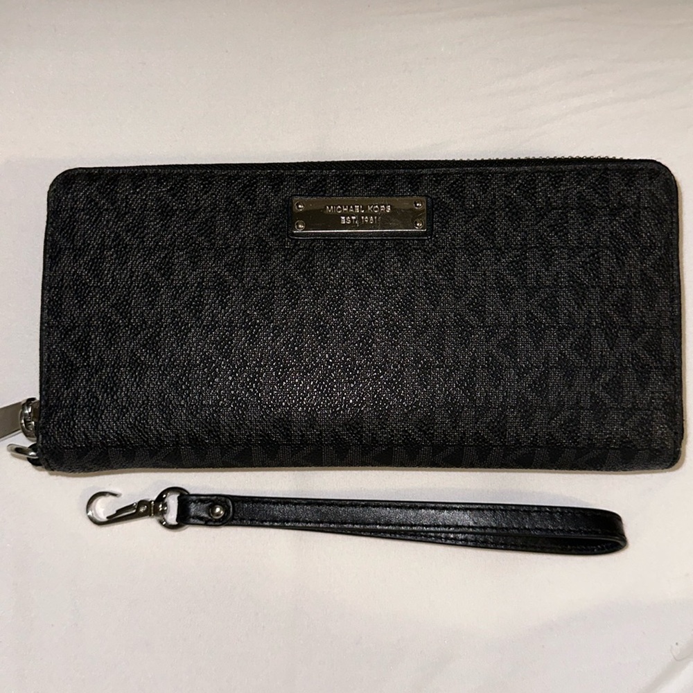 Michael Kors Large Logo Continental Wallet